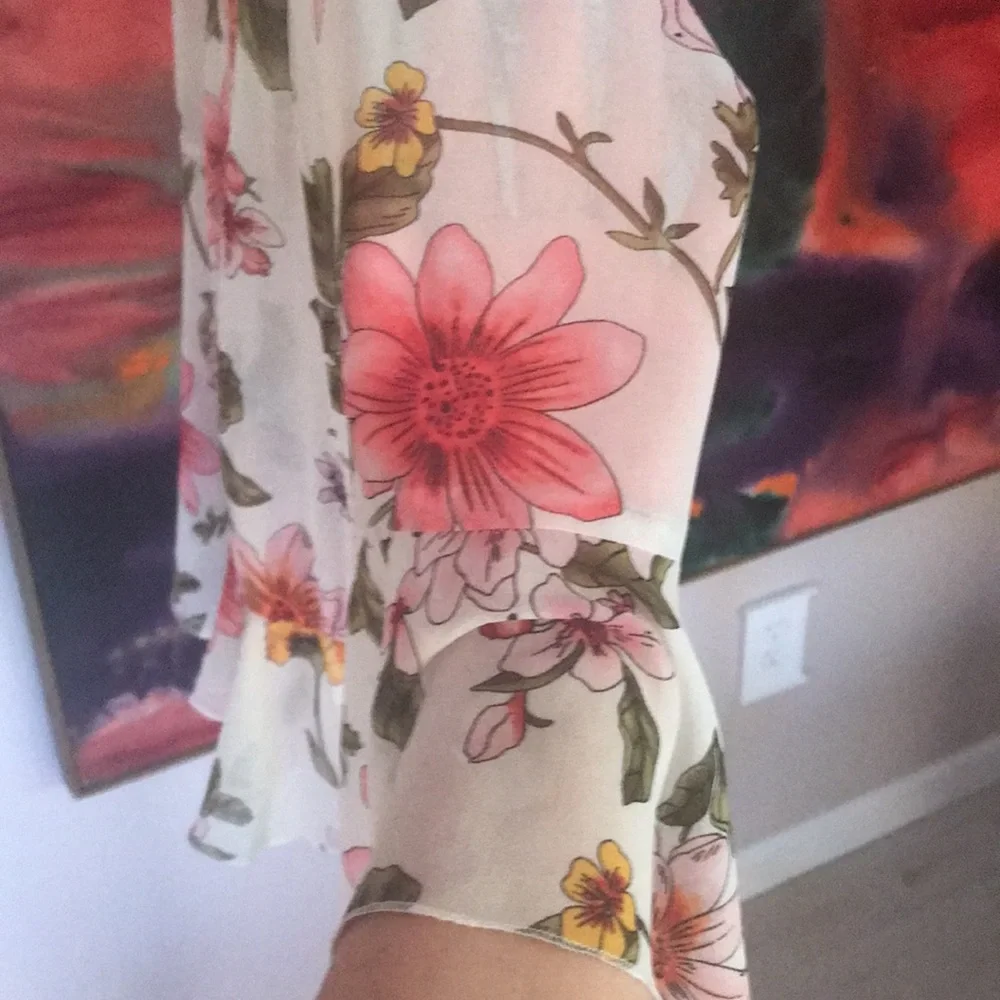 SOLD!!! Guess Flowers blouse built in cami says M runs S - Picture 1 of 17
